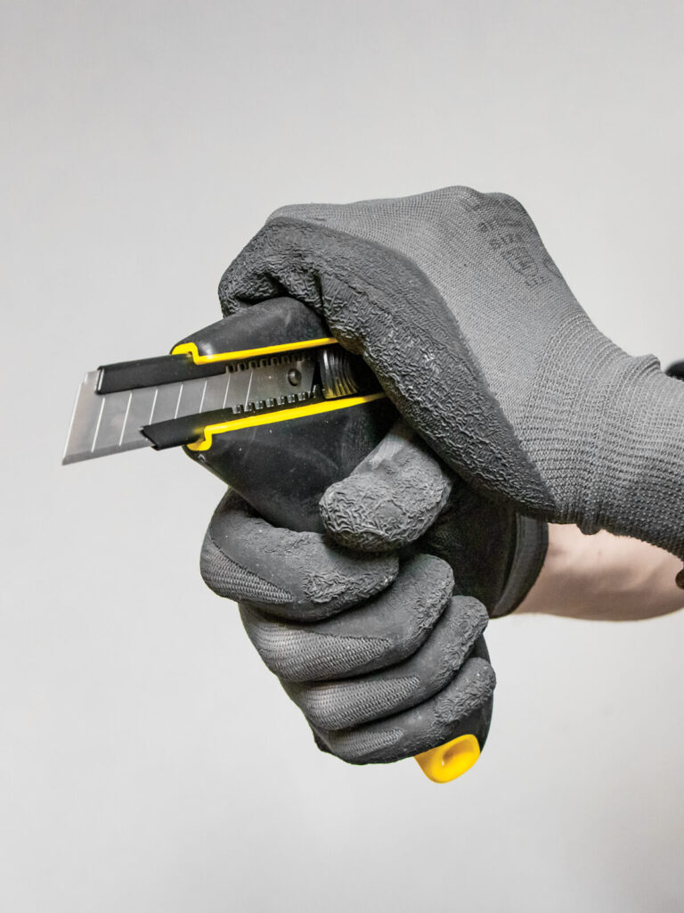 Coltello Strong Grip del marchio Tajima, distribuito esclusivamente in in Italia da Ullmann dal 1971