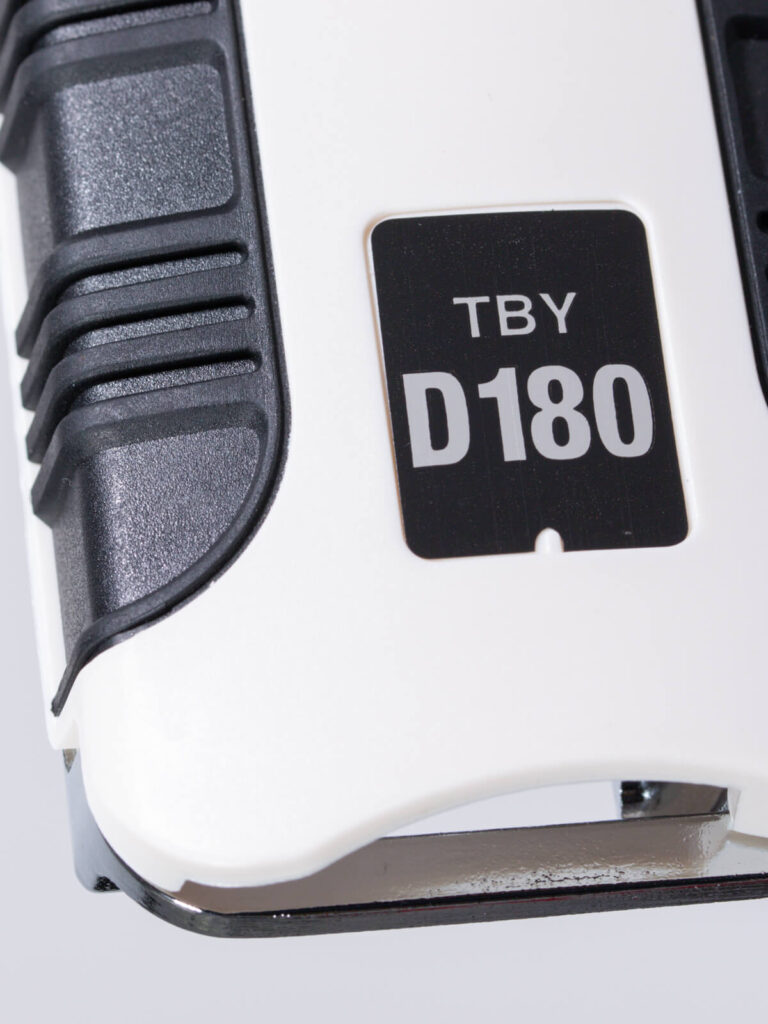 Raschiatore del marchio Tajima, distribuito esclusivamente in in Italia da Ullmann dal 1971