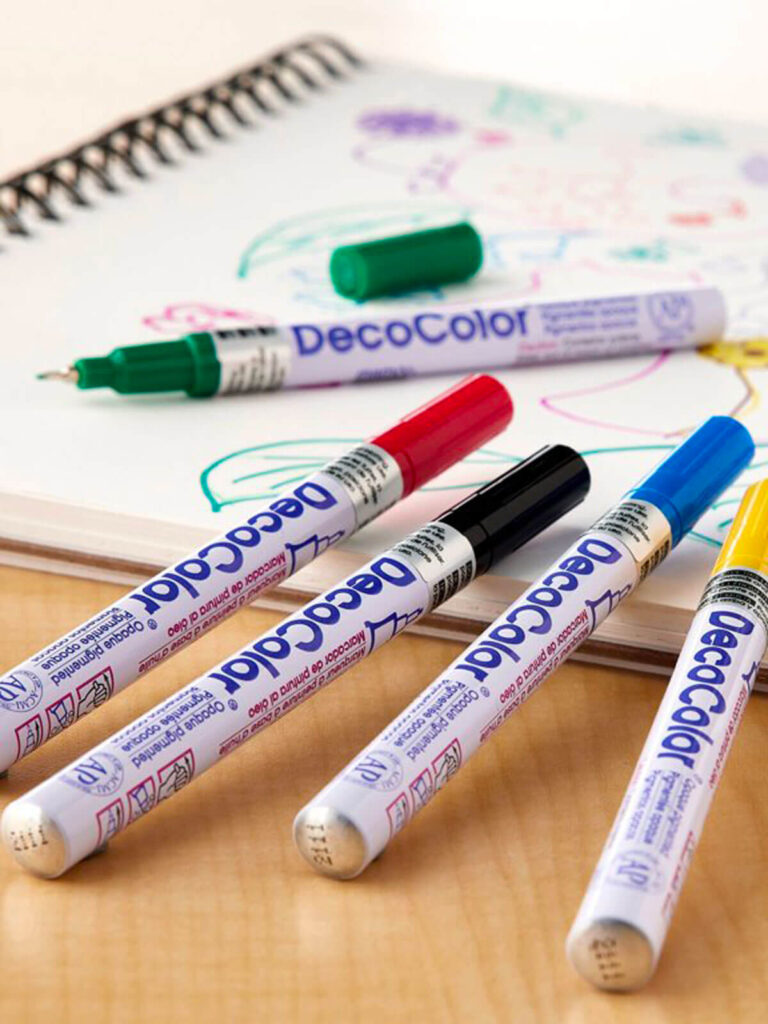 Pennarello Deco Clor, del marchio Marvy Uchida, distribuito da Ullmann dal 1996